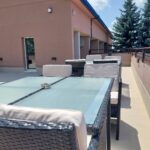 Terasa so sedením prevádzky MAJÁK Senec