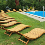 Vonkajší bazén a lehátka strediska SIGNÁL Piešťany