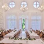 kaštieľ Duchonka - reprezentačná školiaca miestnosť pre konferencie a porady - slávnostne vyzdobená