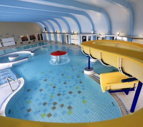 Vodný a saunový svet v hoteli Titris - tobogán s bazénom