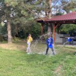 Vonkajšie aktivity detí- oblievačka.